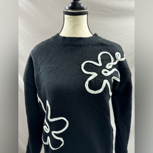 Black/White Floral Pattern Drop Shoulder Sweater - Picture 7 of 9
